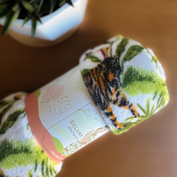Plush Shower Towel Wrap 🌴🐅 - Picture 2 of 5
